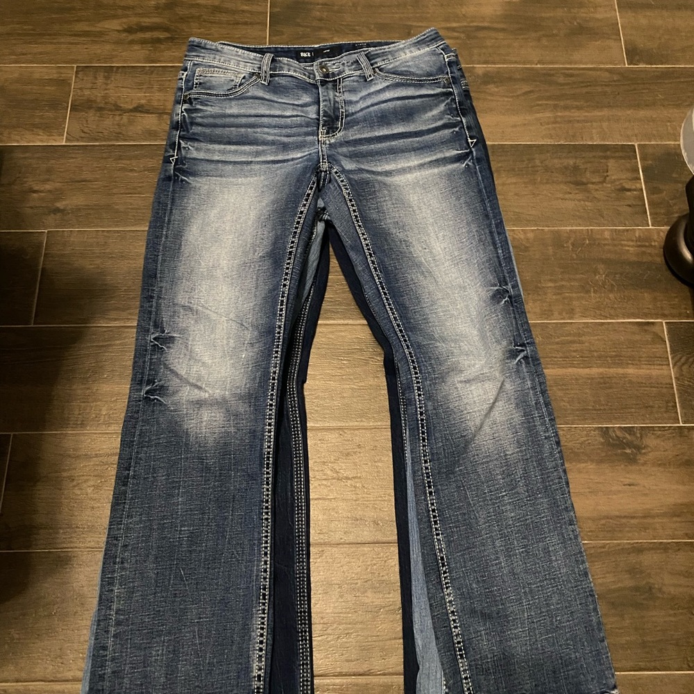 Selling bundle of clothes for at least 20$ second half is on the other post